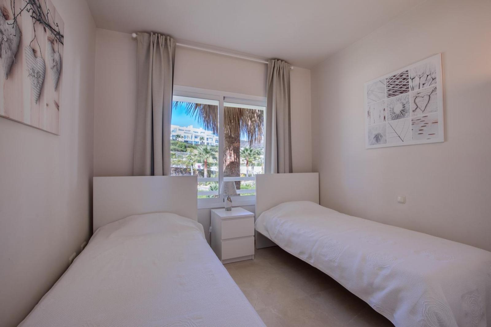 Alcazaba Lagoon Estepona Golf Lägenhet Exteriör bild