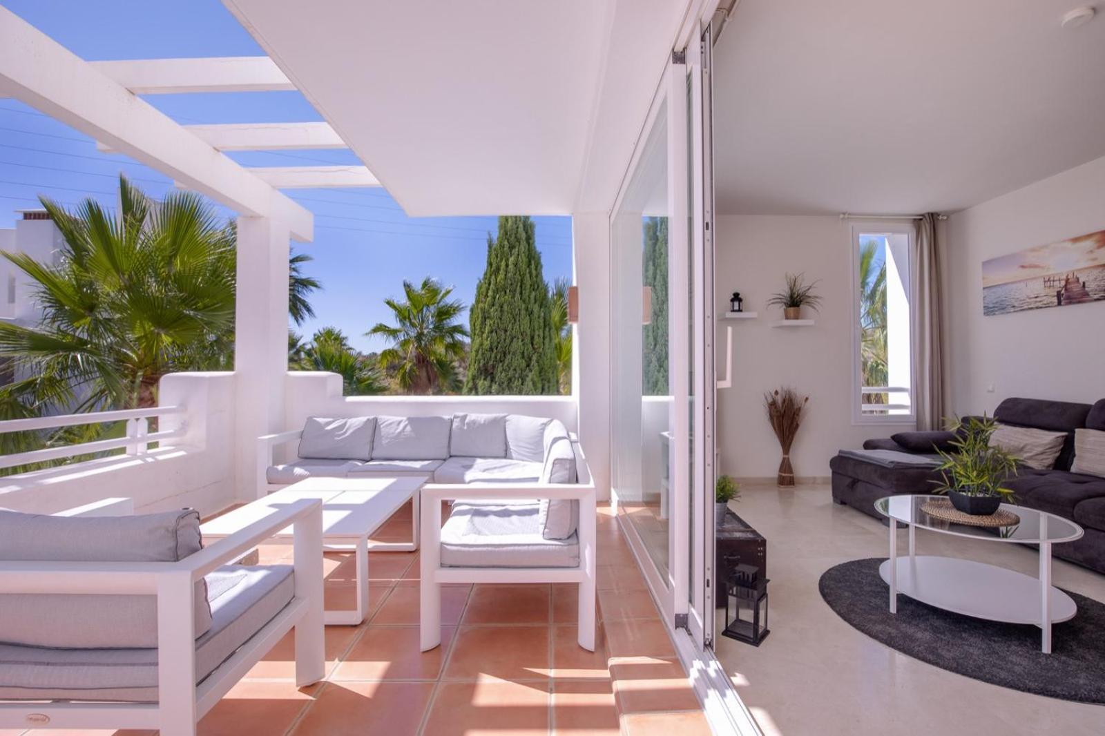 Alcazaba Lagoon Estepona Golf Lägenhet Exteriör bild