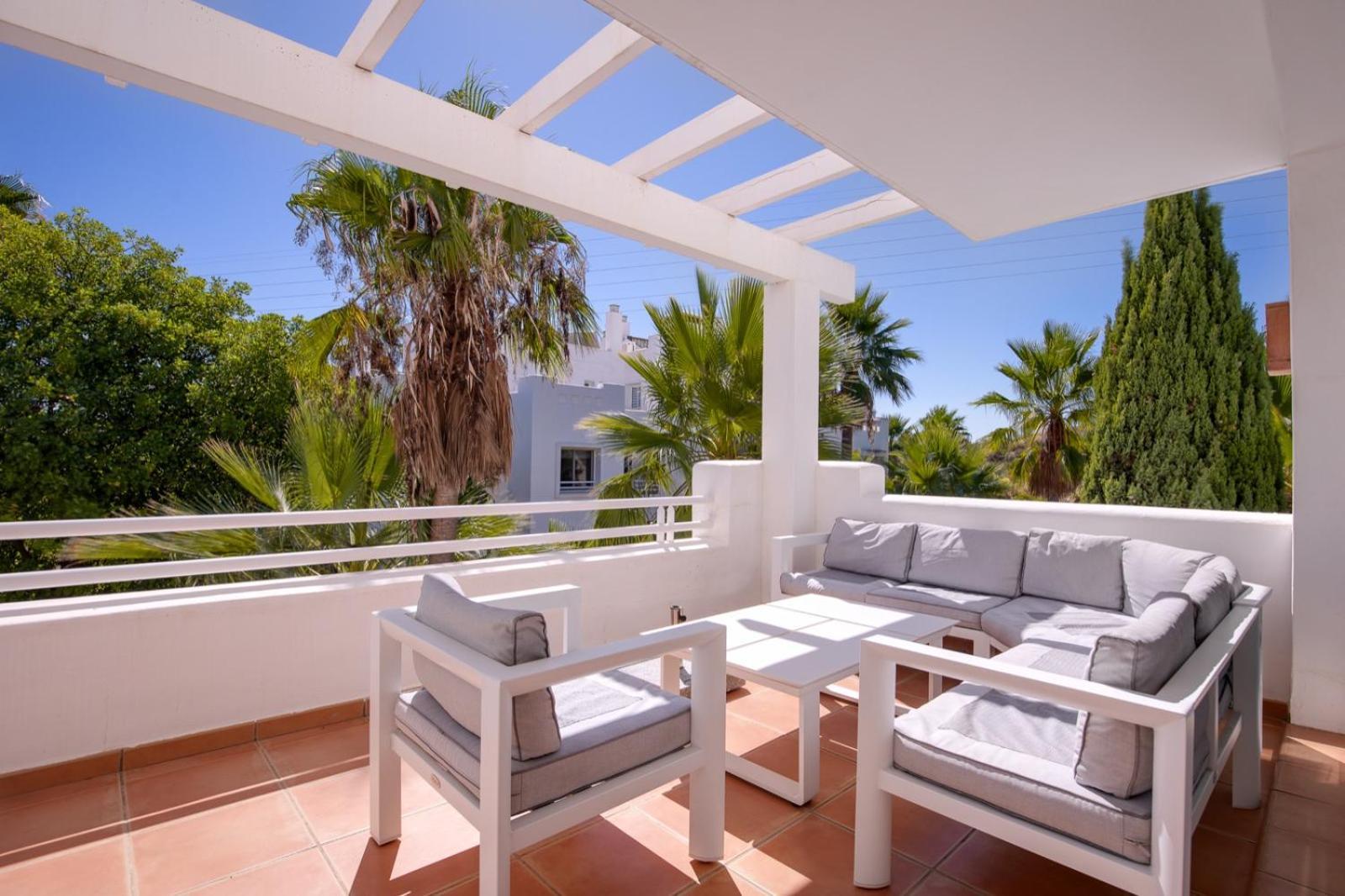 Alcazaba Lagoon Estepona Golf Lägenhet Exteriör bild