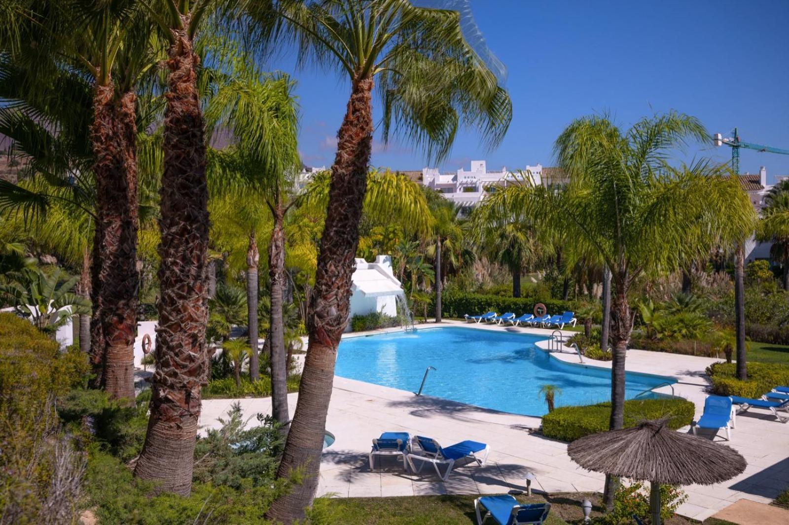 Alcazaba Lagoon Estepona Golf Lägenhet Exteriör bild