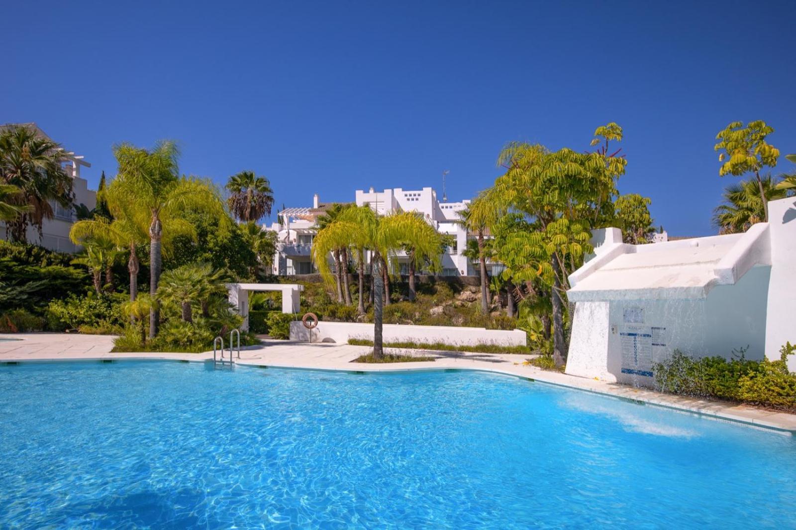 Alcazaba Lagoon Estepona Golf Lägenhet Exteriör bild